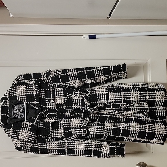 Black and cream plaid button up with belt  no rips or tears size large tag - Picture 1 of 7